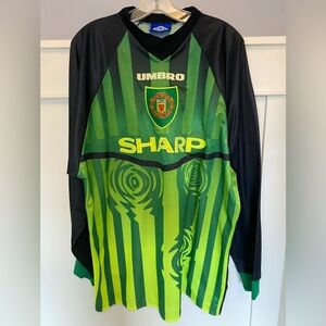 Rare vintage 1997-98 Manchester United Champions League UEFA sharp stripe goalie